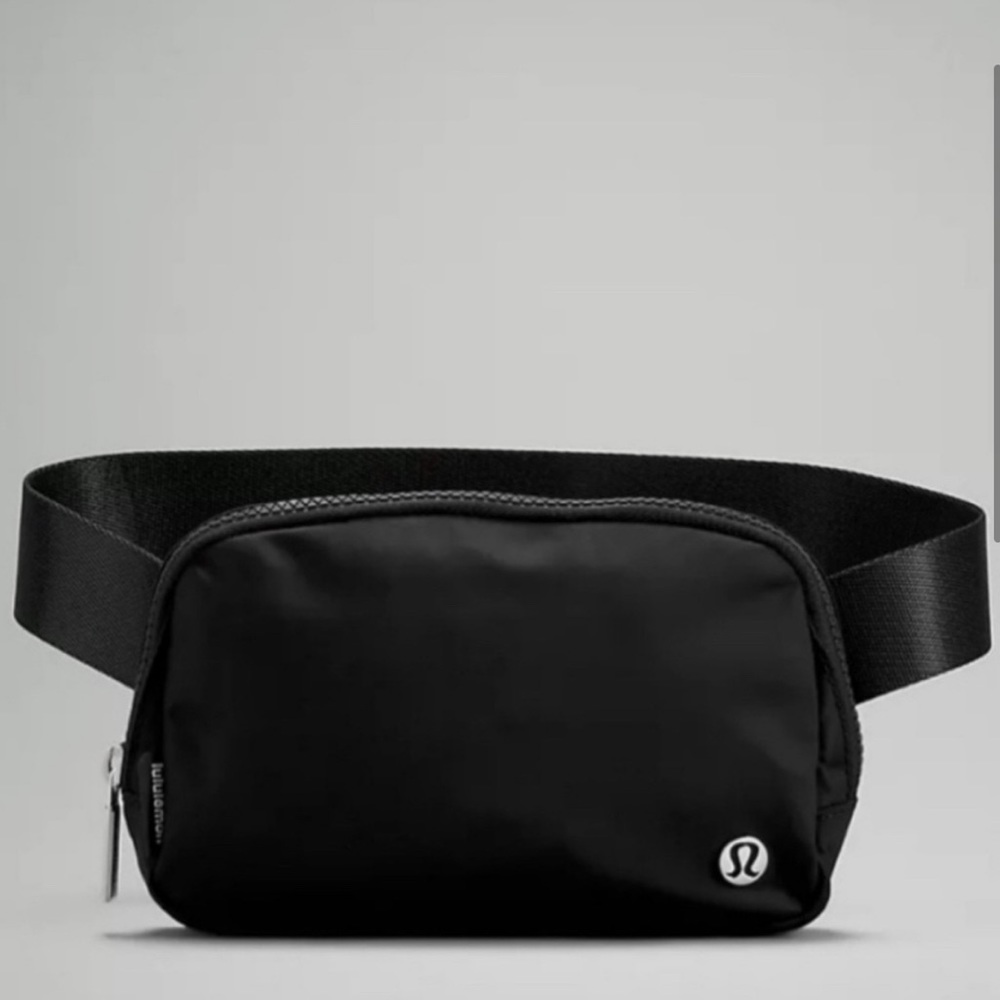 NWT Lululemon everywhere belt bag- black